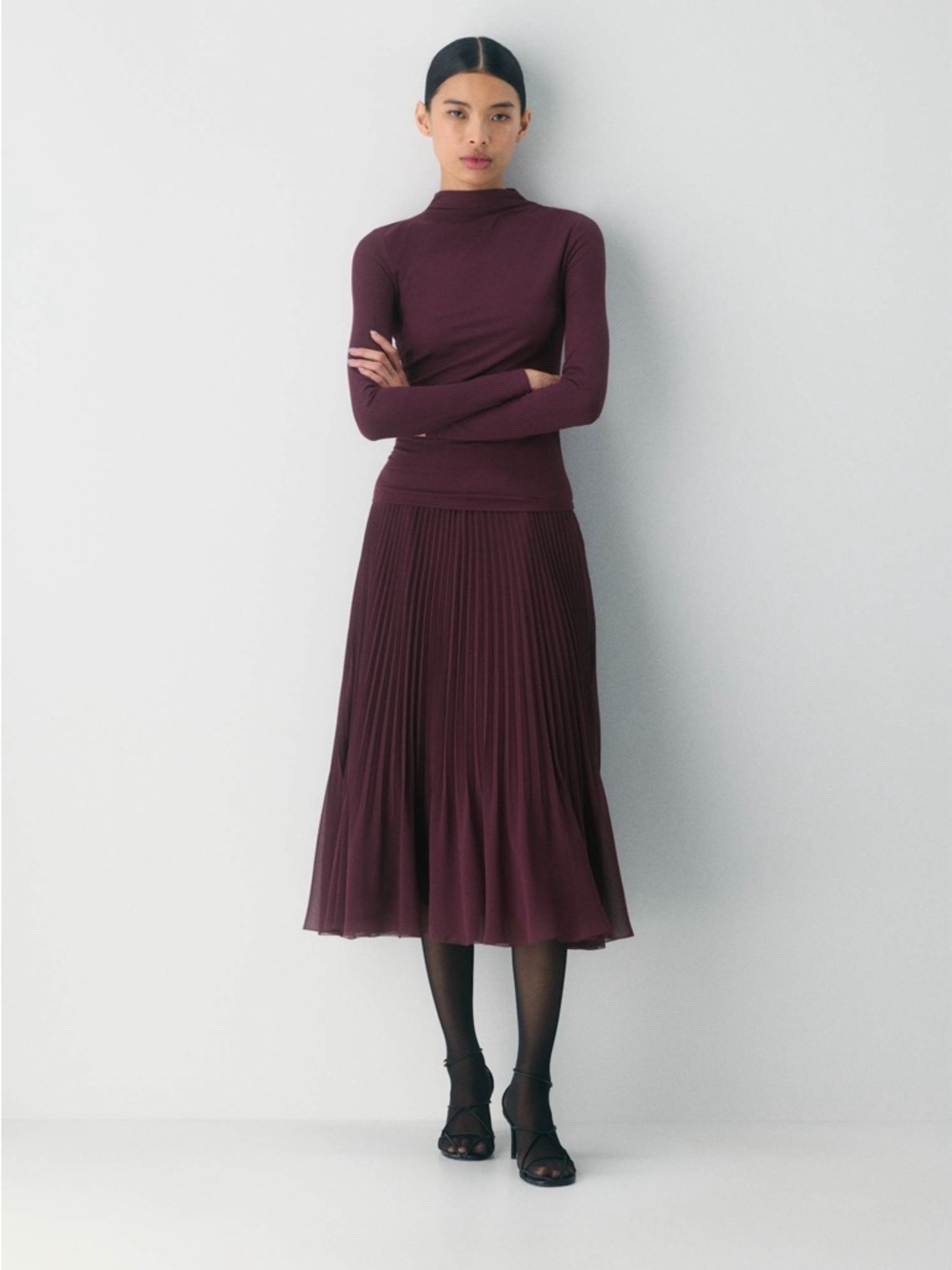 Aritzia Wilfred Twirl Pleated Skirt